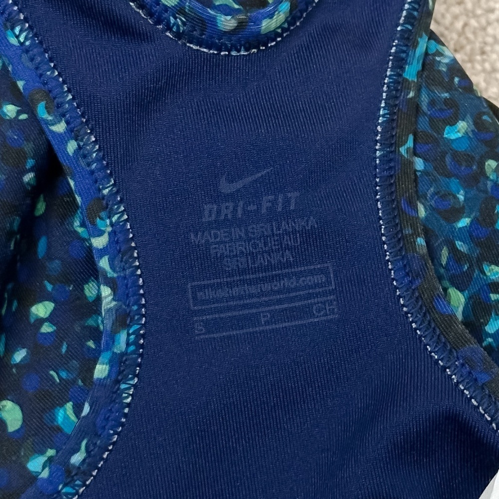 Nike Swoosh Dri-FIT Sports Bra - Picture 5 of 5